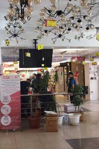 Пустой экран в магазине люстр теряет клиентов