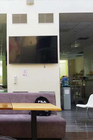 Неиспользуемый экран в школе